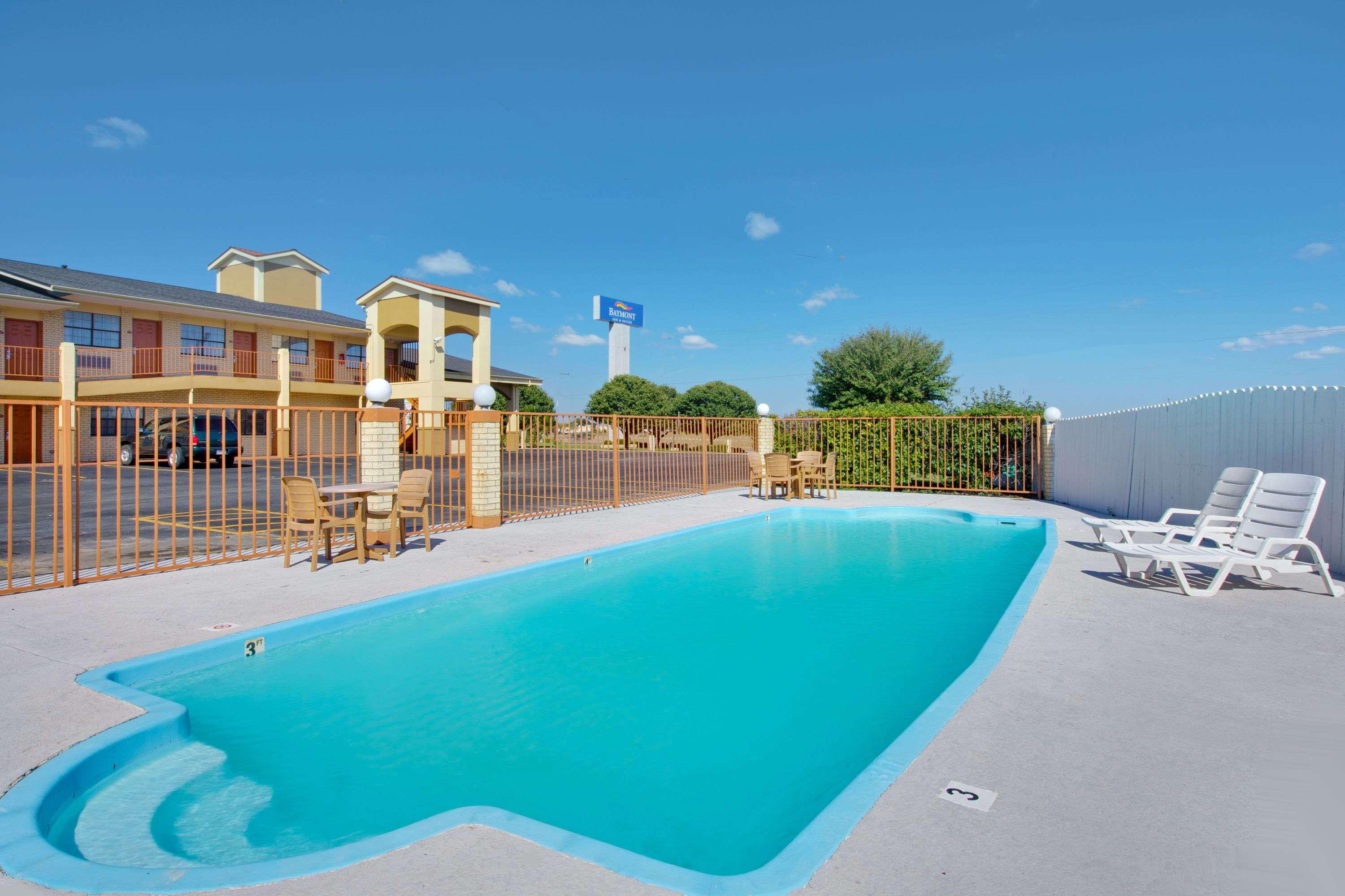 Baymont By Wyndham Terrell Hotell Exteriör bild
